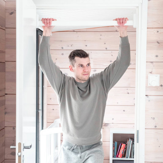 Klimmzugstange aus Holz für den Türrahmen
